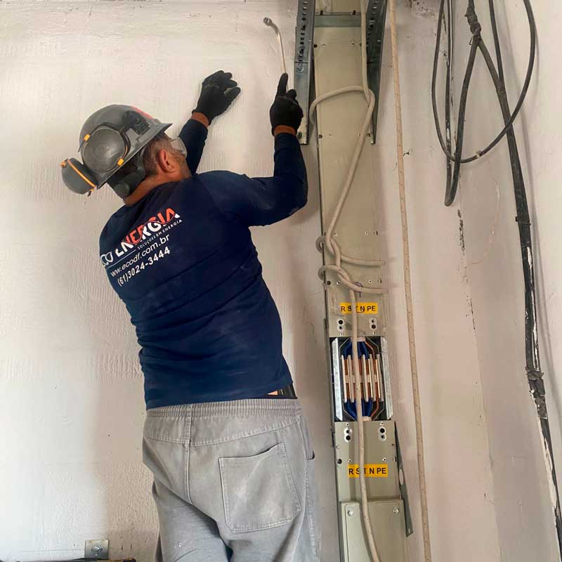 Eco-Energia-a-empresa-fto-lateral-02